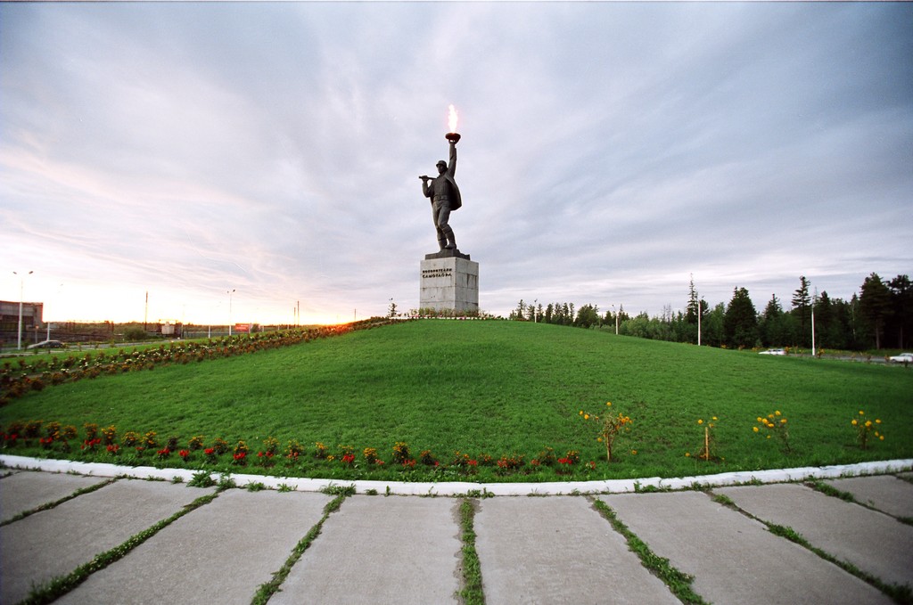 Памятник алеша в нижневартовске фото